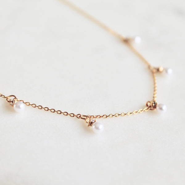 Tiny pearls necklace