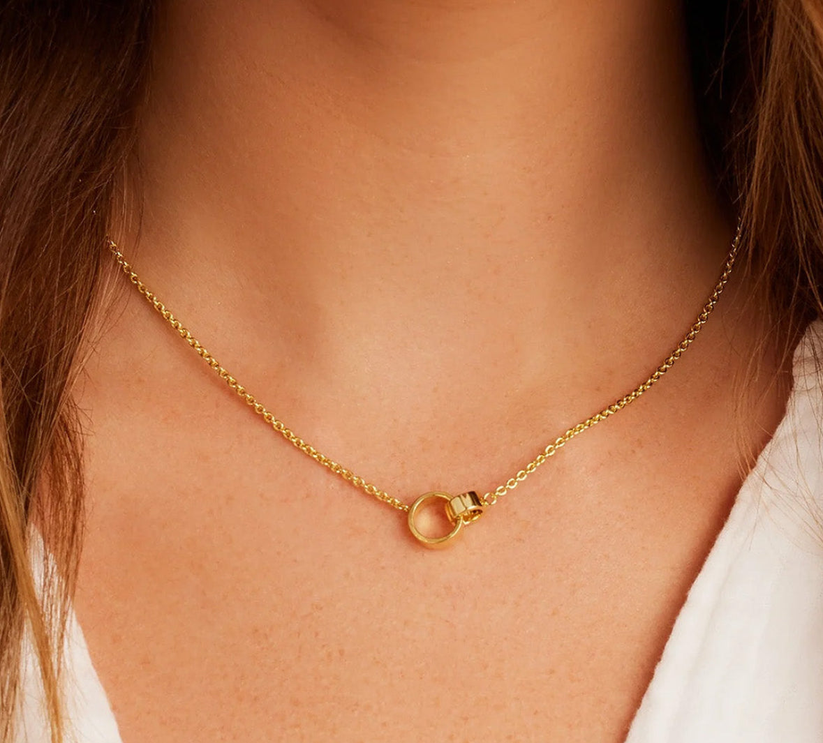 Interlocking circle necklace