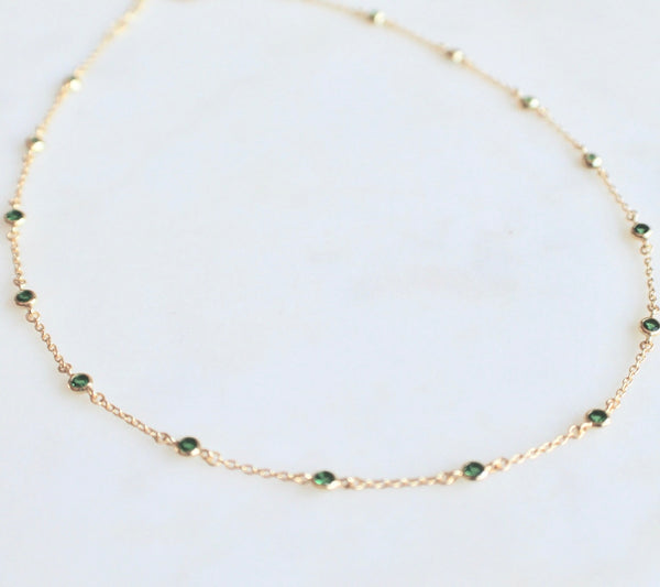 Green stones bezel necklace