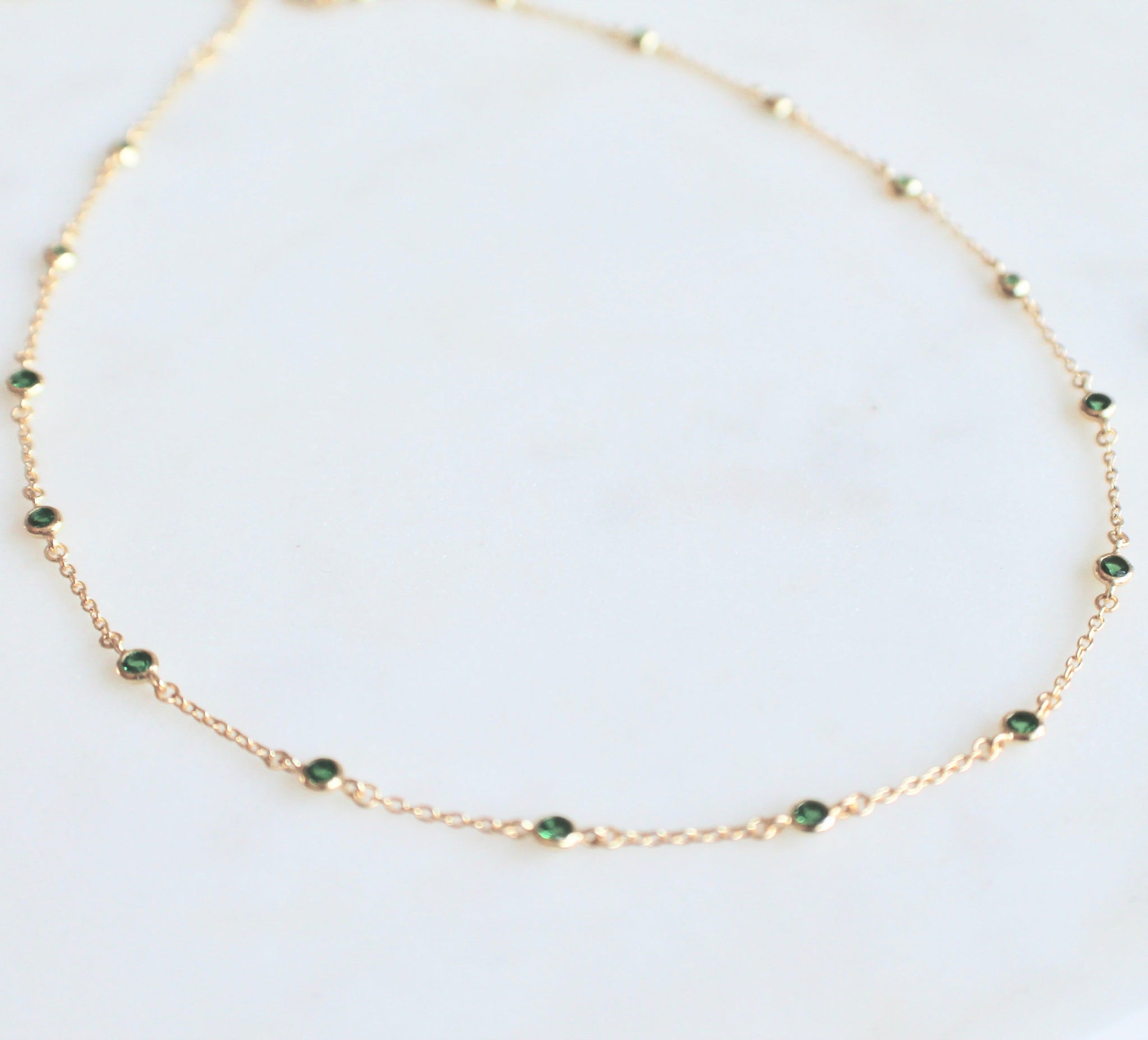 Green stones bezel necklace