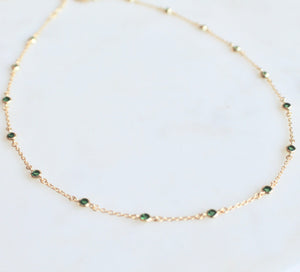 Green stones bezel necklace