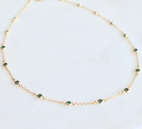 Green stones bezel necklace