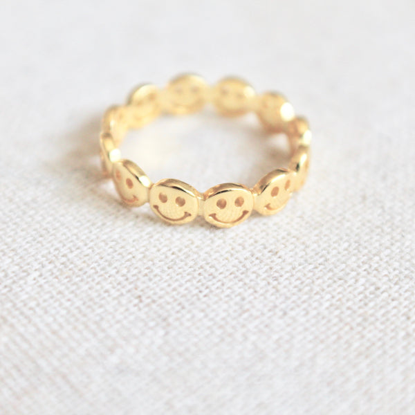 Smiley face dainty ring