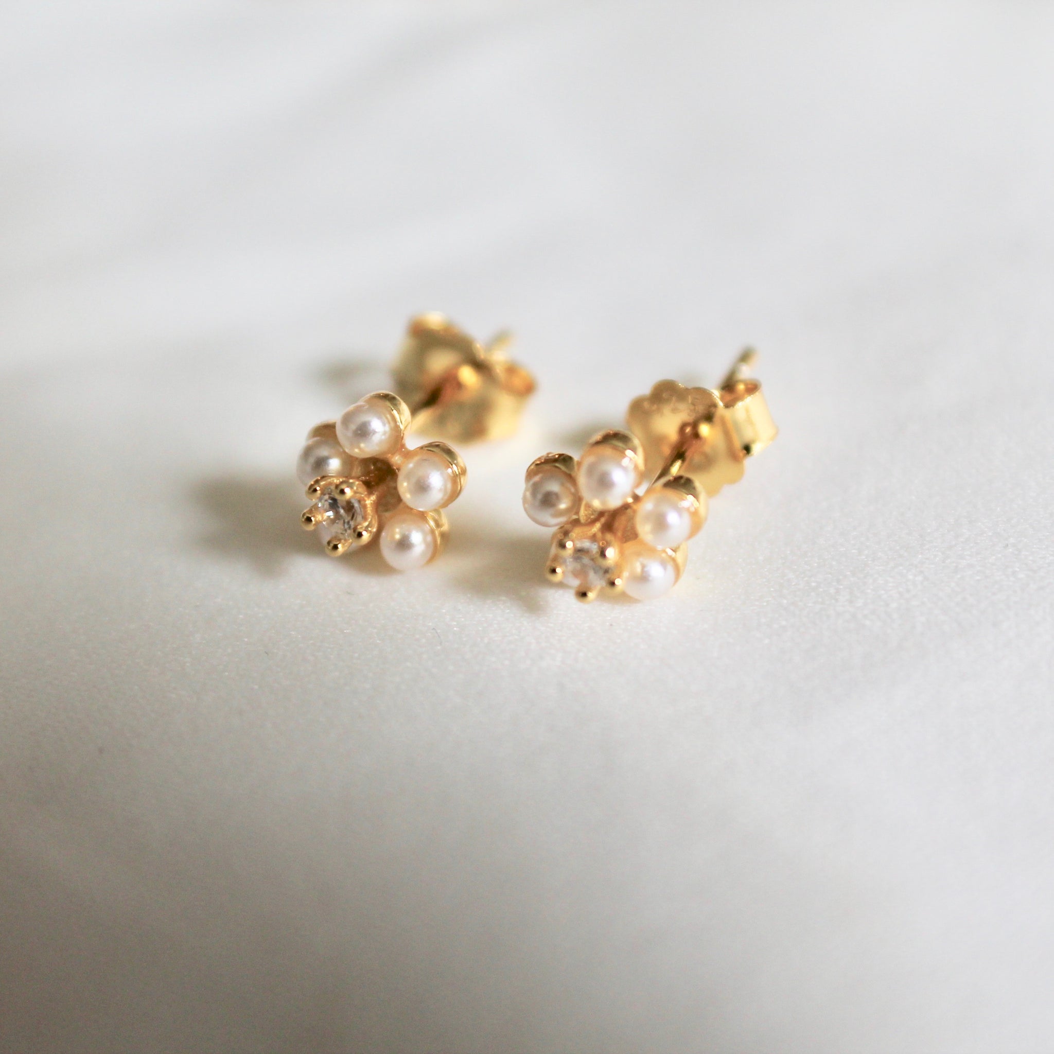 Tiny flower  pearl stud earrings