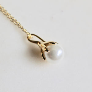 Blooming pearl necklace