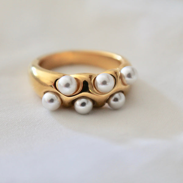 Pearl gold ring