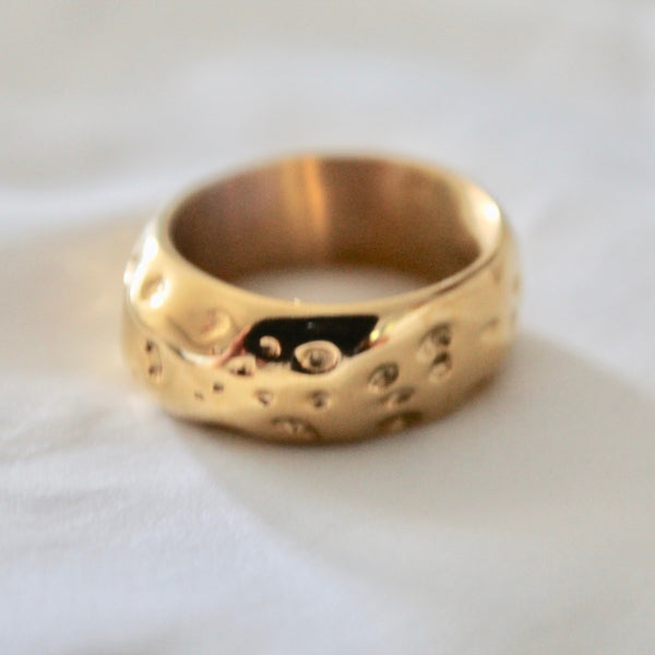 Monica gold ring