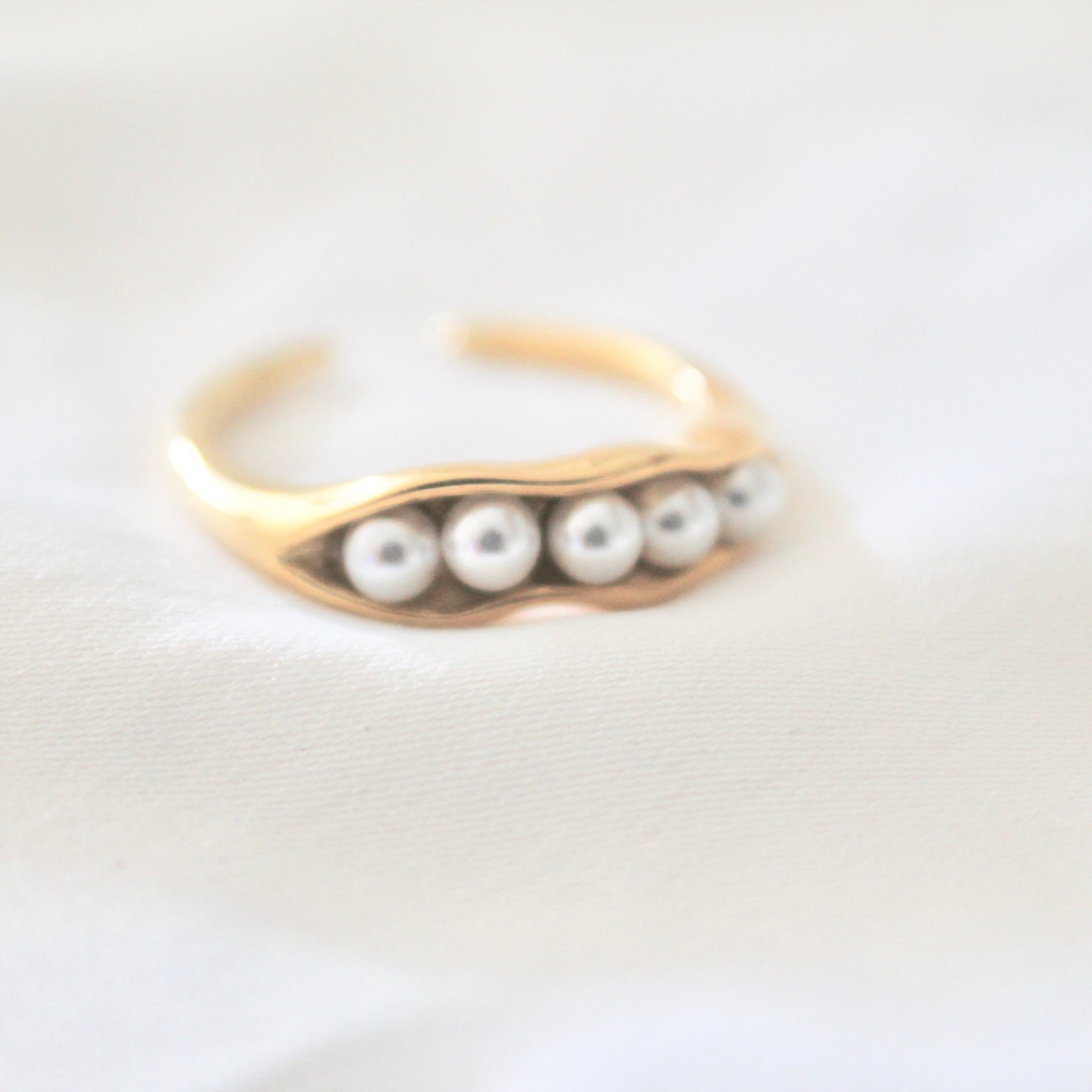 Lara pearl gold ring