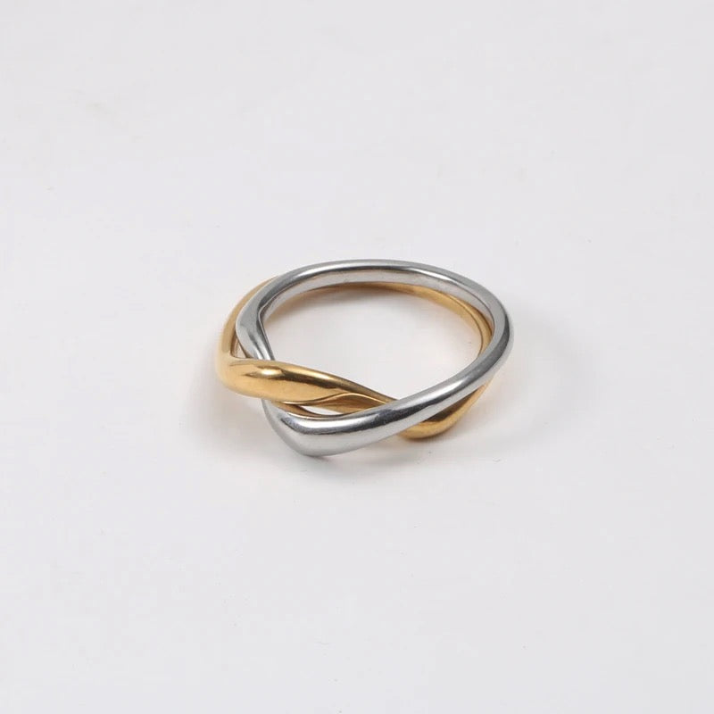 Interlocking ring