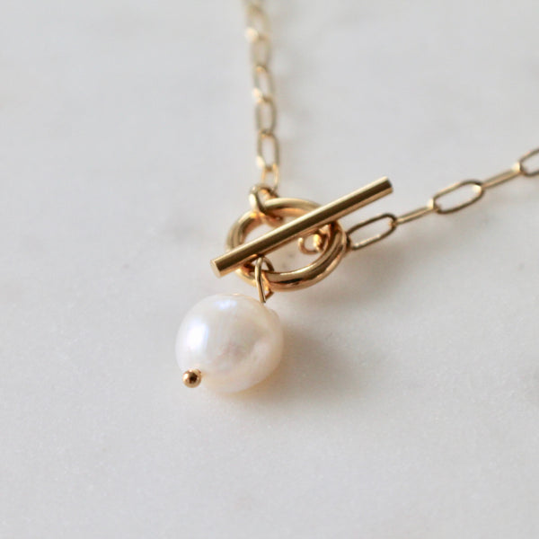 Victoria pearl necklace