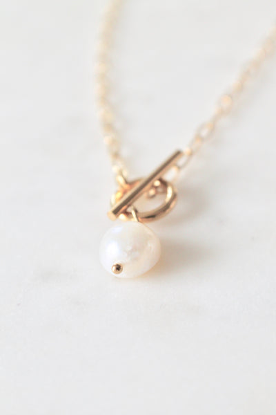 Victoria pearl necklace