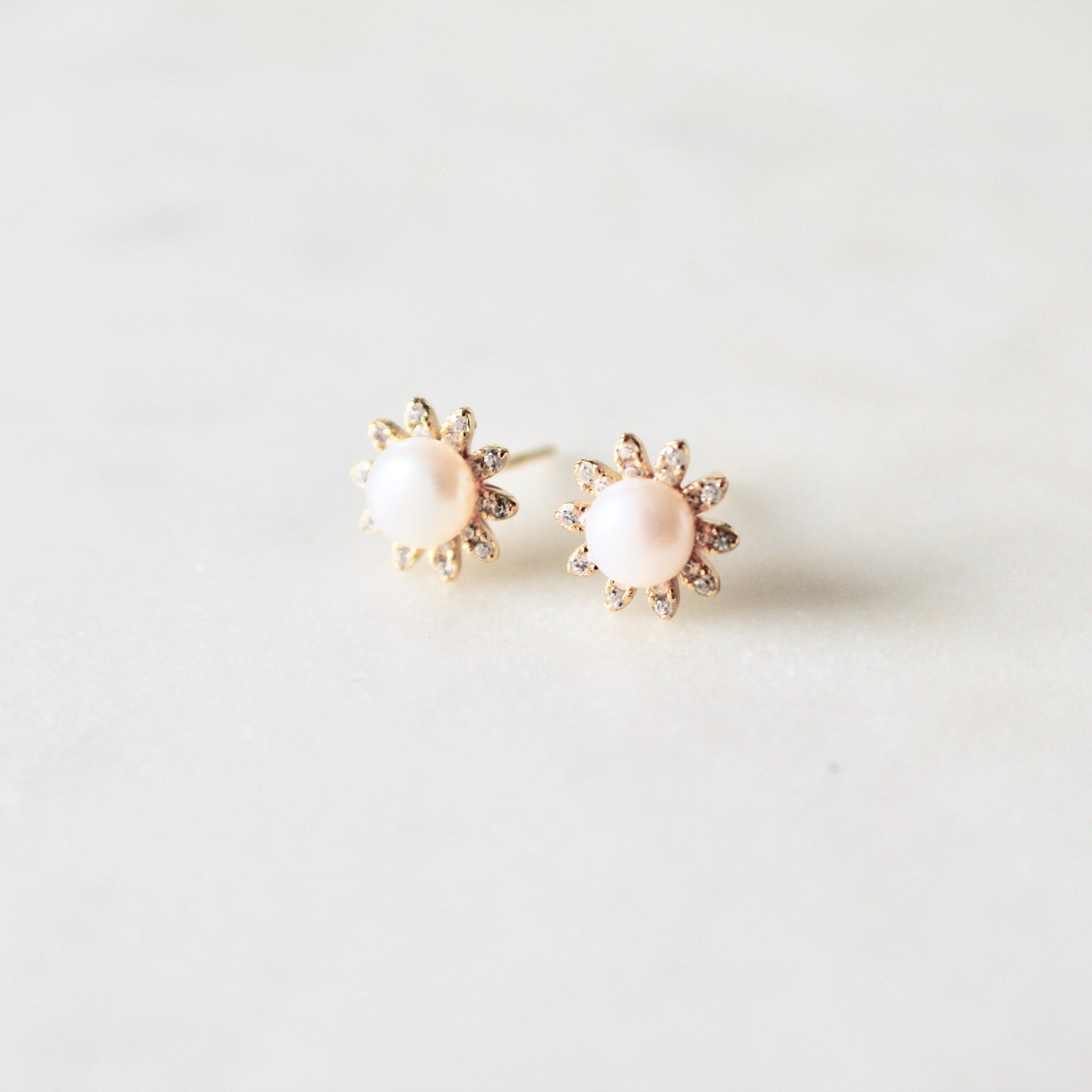 Casey pearl stud earrings