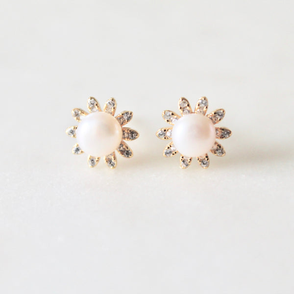 Casey pearl stud earrings