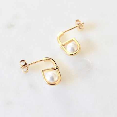 Lora pearl earrings
