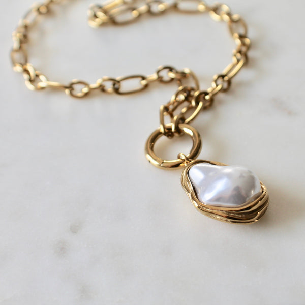Baroque pearl necklace