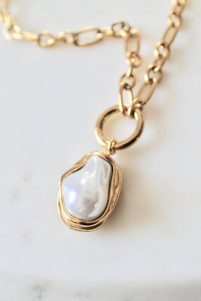 Baroque pearl necklace