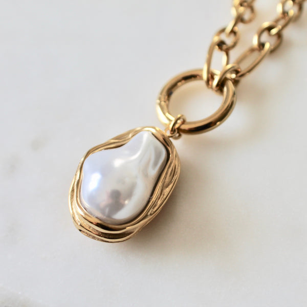 Baroque pearl necklace
