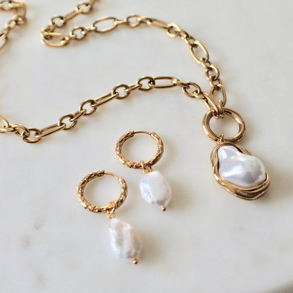 Baroque pearl necklace