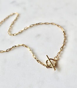 Toggle choker necklace