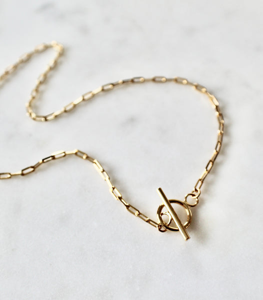 Toggle choker necklace