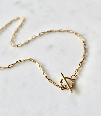 Toggle choker necklace