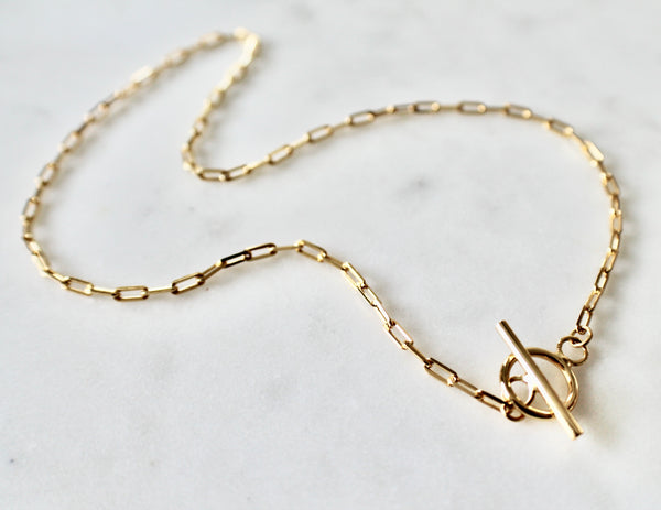 Toggle choker necklace