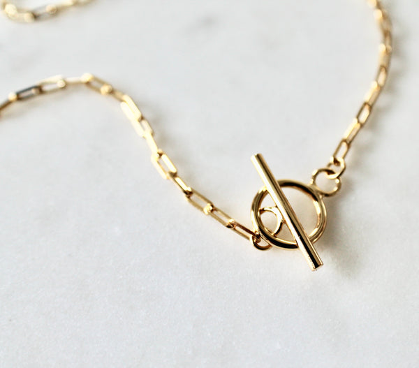 Toggle choker necklace