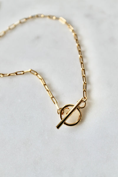 Toggle choker necklace
