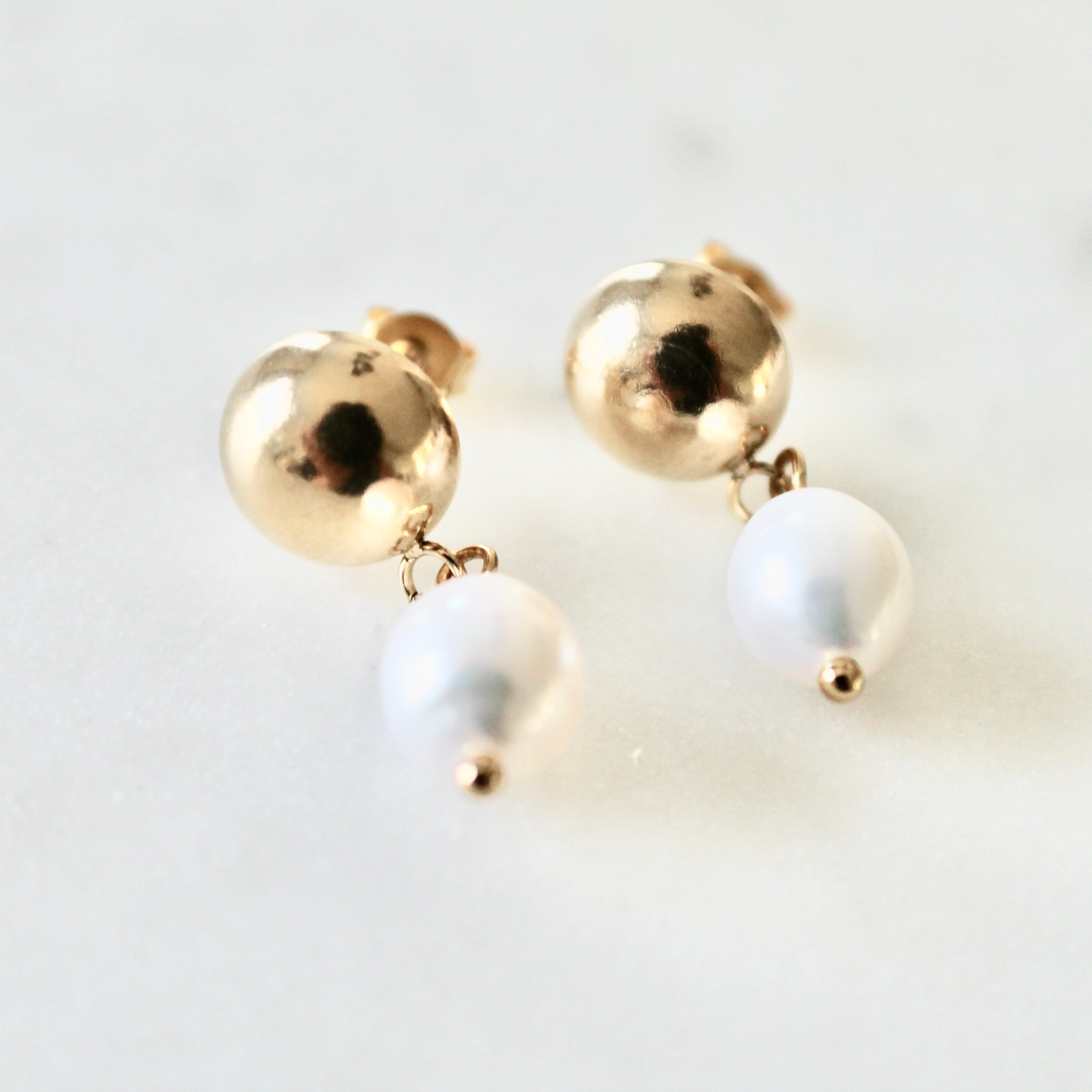 Pearl dangling earrings