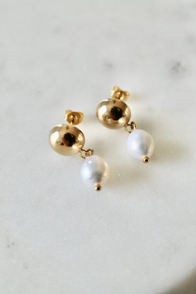 Pearl dangling earrings