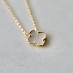 Mini clover necklace