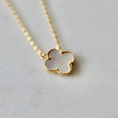 Mini clover necklace
