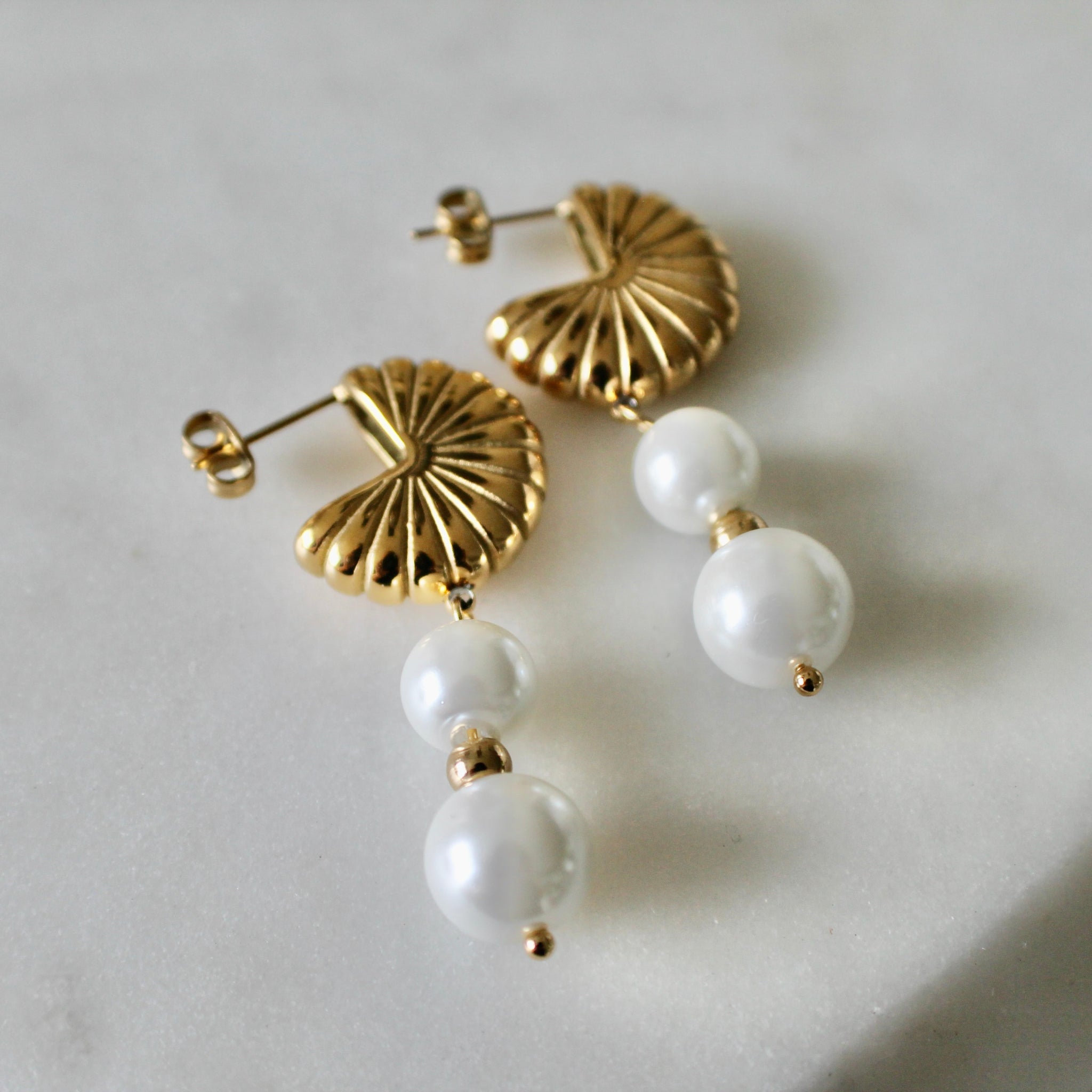 Cordelia pearl earrings