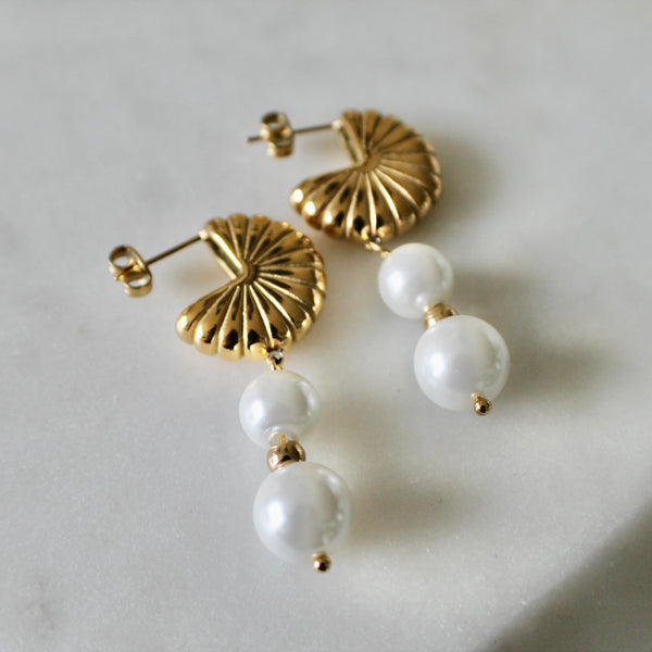 Cordelia pearl earrings