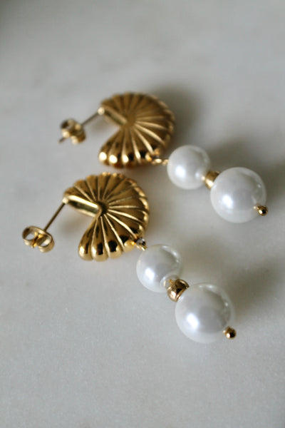 Cordelia pearl earrings