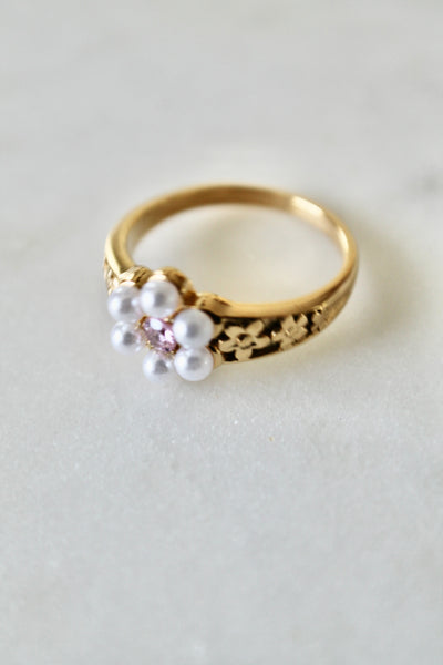 Pearl flower ring