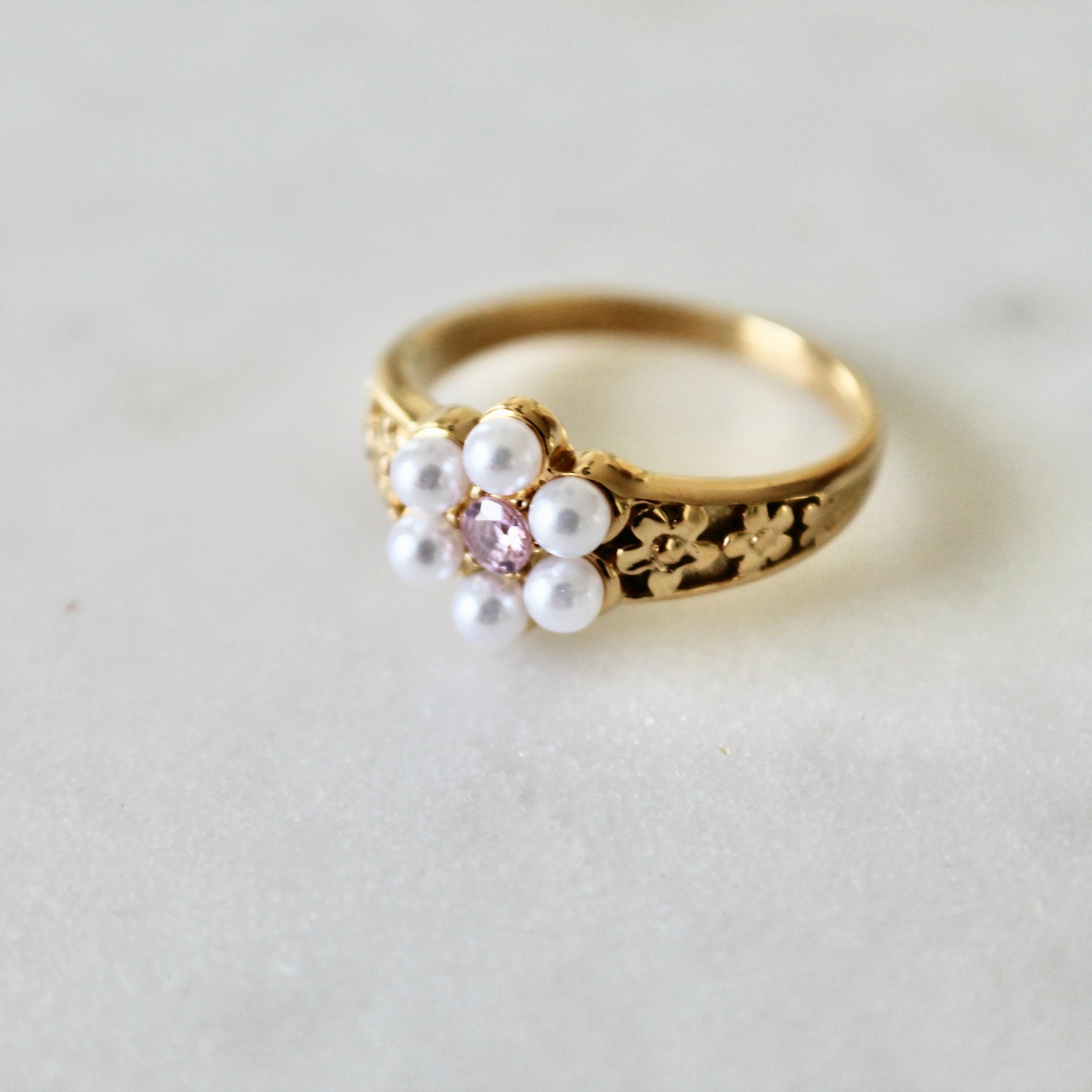 Pearl flower ring
