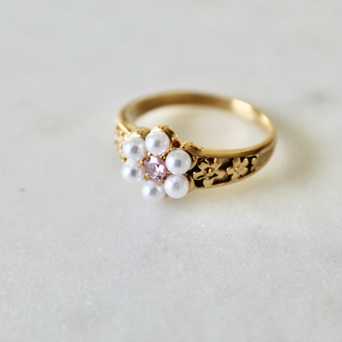 Pearl flower ring