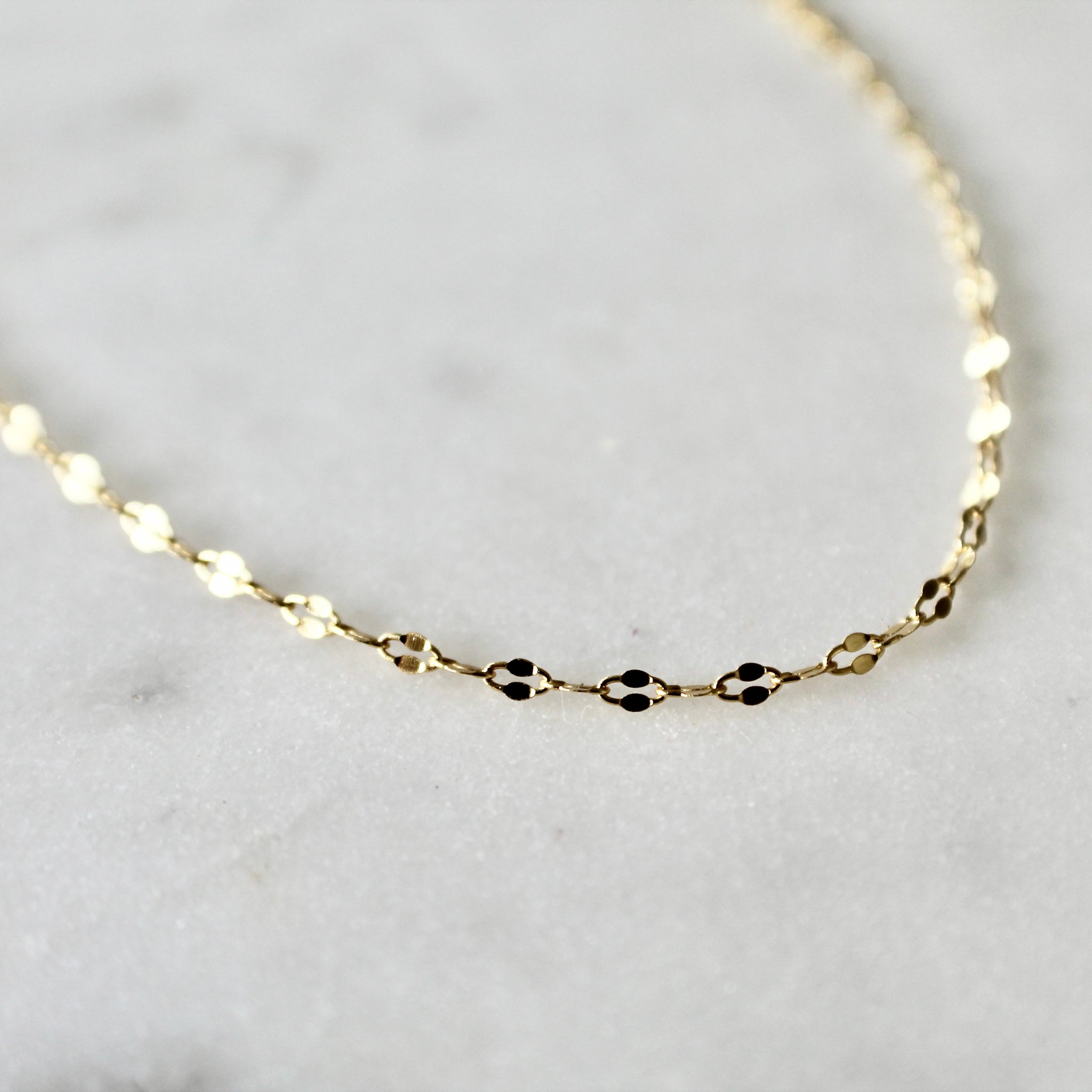 Lip chain choker necklace