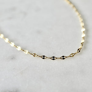 Lip chain choker necklace