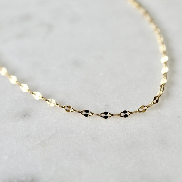 Lip chain choker necklace