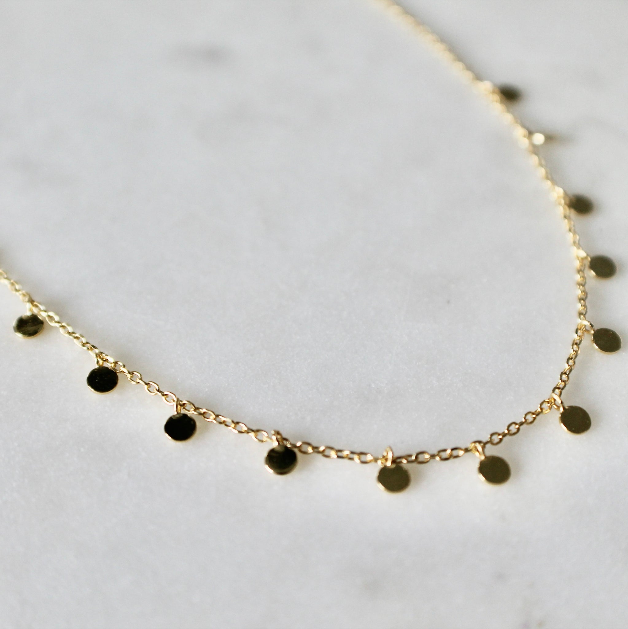 Tiny discs choker necklace