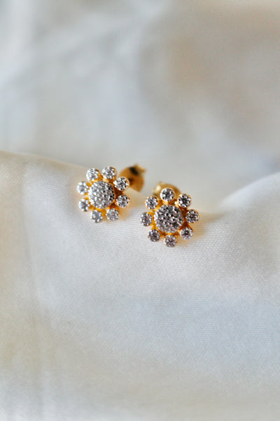 Flower stud earrings