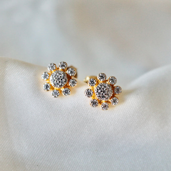 Flower stud earrings