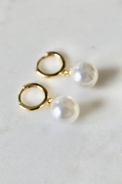 Pearl huggie earrings