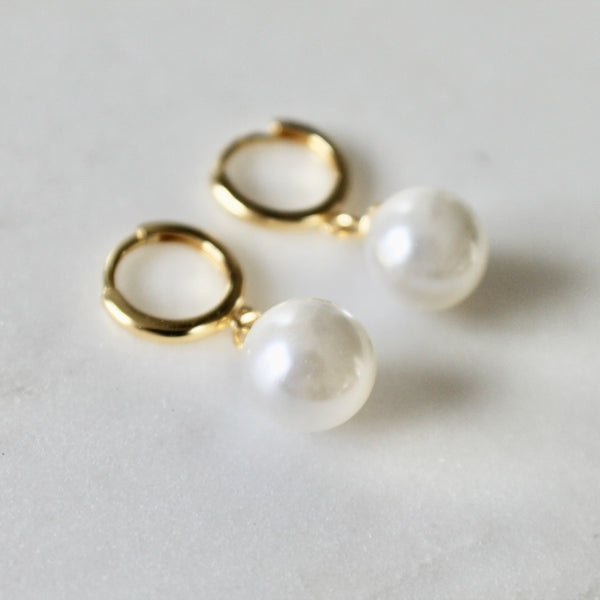 Pearl huggie earrings
