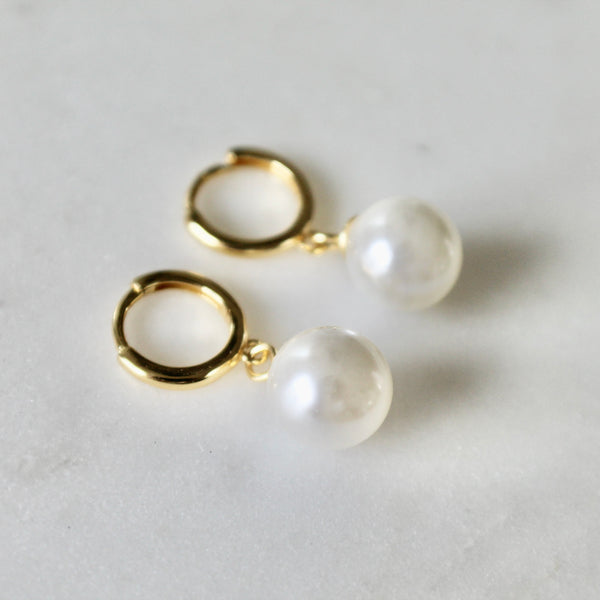 Pearl huggie earrings