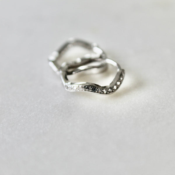Cayla huggie earrings - Lily Lough 