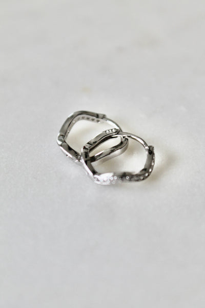 Cayla huggie earrings - Lily Lough 