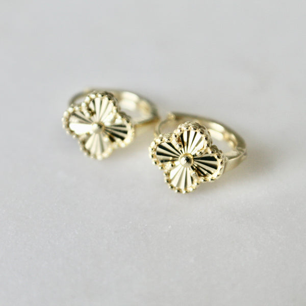 Clover huggie earrings